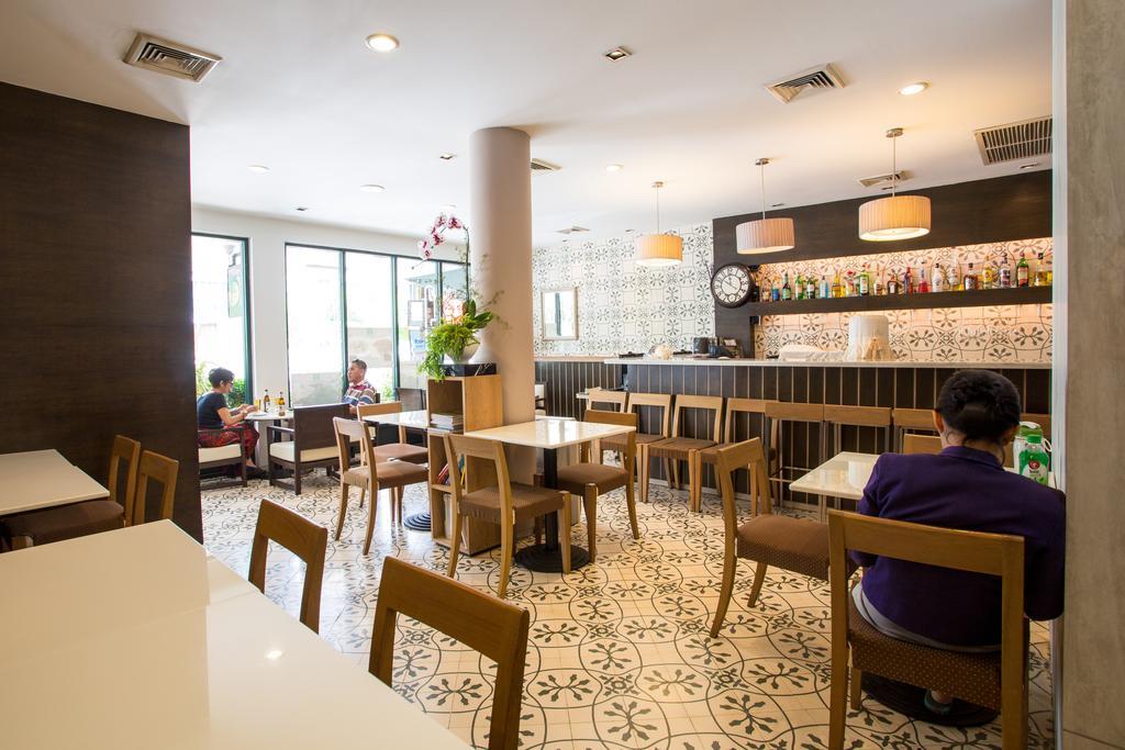 Aphrodite Inn Bangkok Exteriör bild