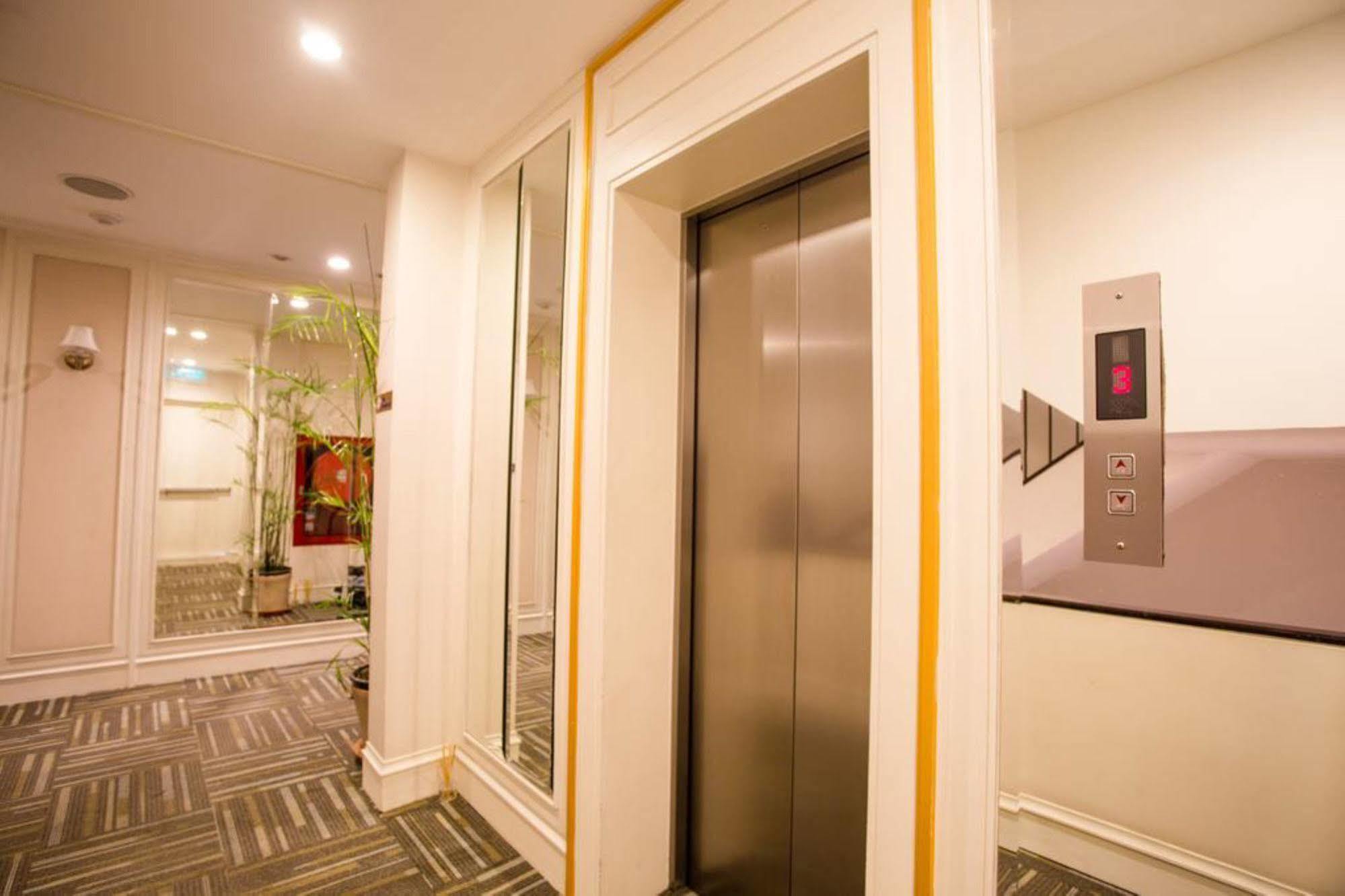 Aphrodite Inn Bangkok Exteriör bild