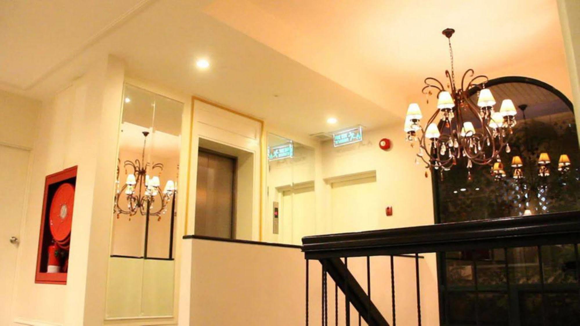 Aphrodite Inn Bangkok Exteriör bild